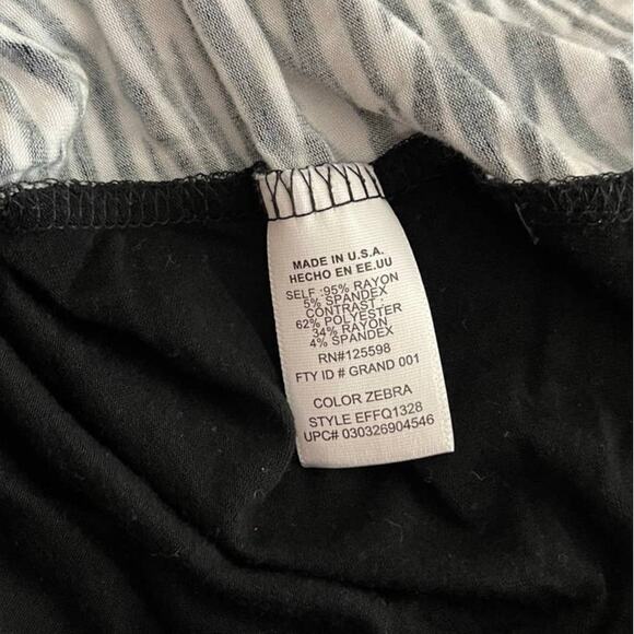 Ellen Tracy Large Top Black Short Sleeve Round Neck Rayon Polyester Blend - Picture 5 of 10